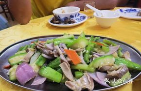 Loofah with Pig's Trotter Stir-fry