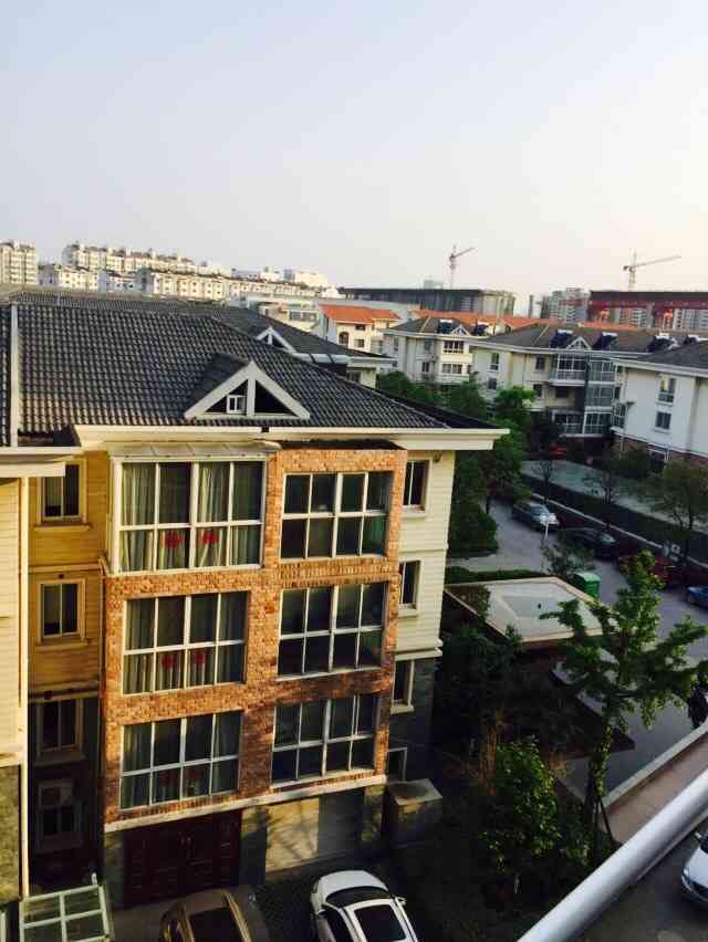 八菱华庄-"小区比较安静,安静的以为没什么人住,就是.