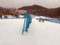 -亚布力新体委滑雪场