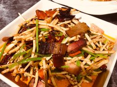 折耳根炒腊肉-泉味道贵州厨房(三里河店)