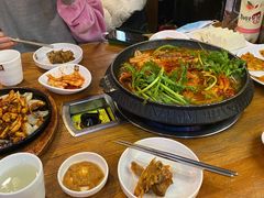 土豆排骨火锅-喇喇排骨火锅·传统韩式脊骨汤(望京西园总店)
