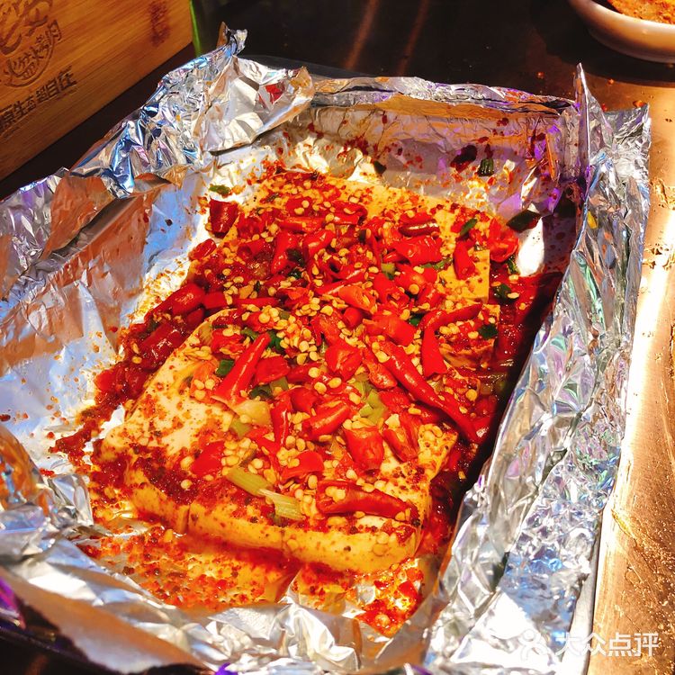 大口吃肉，竹签烧烤，怀抱火炉吹空调，这就是夏天的味道！