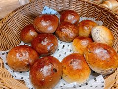 黑眼豆豆-沁屋面包店(人民东路店)