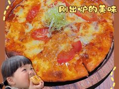 经典肉酱披萨-玩咖部落TOKEN LAB咖啡厅