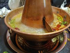 -果松木炭酸菜铜火锅·外婆参鸡汤