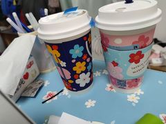 -瑞幸咖啡(岳家嘴地铁站店)