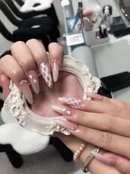 -芊屿芊浔美甲