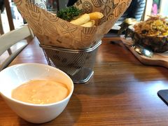 -Chom Cafe and Restaurant