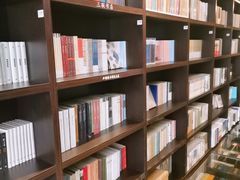 -钟书阁(松江泰晤士小镇店)