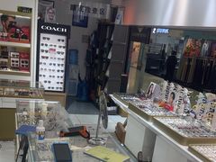 -美式眼镜·授权蔡司.依视路.尼康.豪雅.明月(人民广场店)