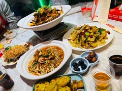 -肥肥虾庄·金牌油焖大虾(首义路店)