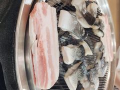 -围炉肉舍•炭烤活鳗•丹东海鲜烤肉(步行街店)