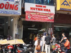 -Bánh Mì Huynh Hoa