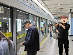 -陆家浜路(地铁站)