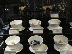 自助调料区-广州花园酒店-凌璇阁360度高空海鲜自助餐CAROUSEL