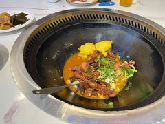 -雪乡人家东北菜·铁锅炖一切(高斯路店)