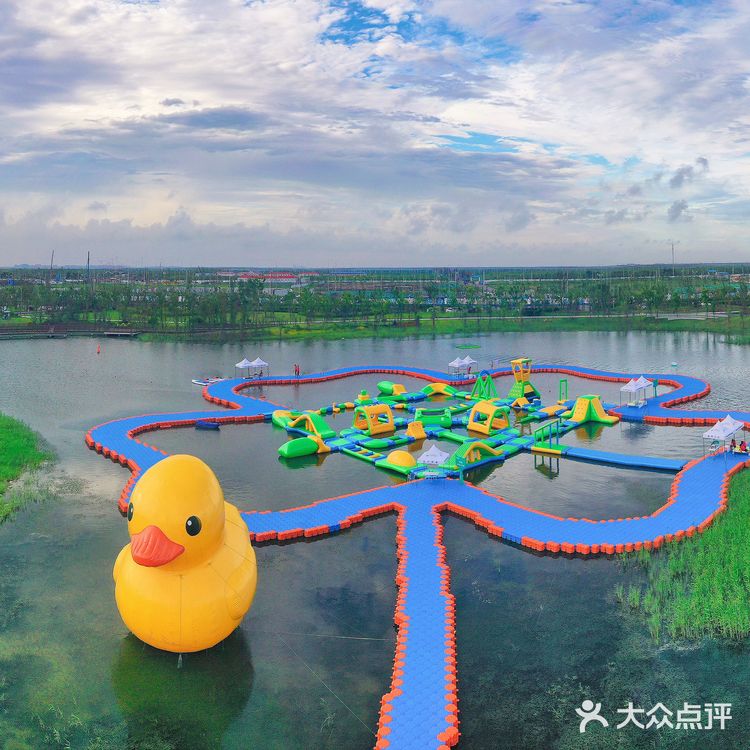 上海临港滴水湖北岛，多了座逸景冲浪嘉年华