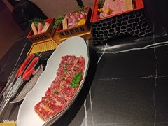 -山川小町·极番烧肉(新地假日广场店)