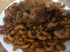雞扒炒通心粉-新鸿发咖啡美食