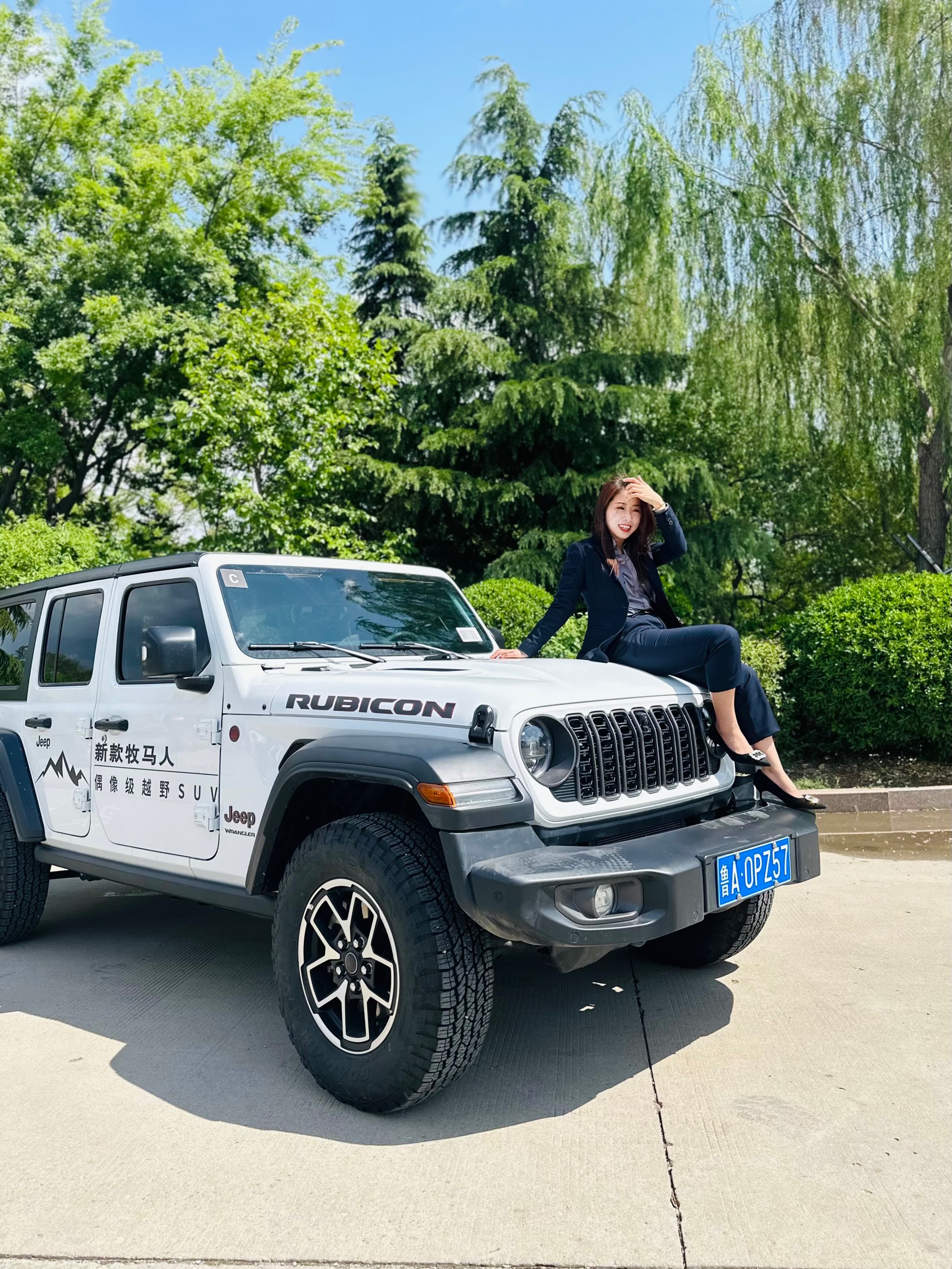 女士小型jeep越野图片