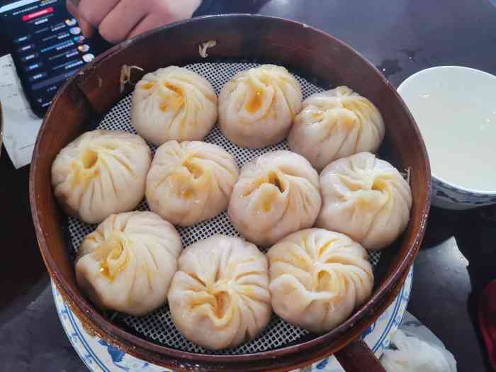 打分    /人 第三次来.这次吃的小蟹黄包,感觉更适合我哎,超级诱人.