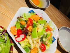 牛油果三文鱼沙拉-初居食屋日式料理(万象城购物中心店)