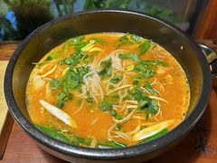 -银米·云南传统过桥米线(双廊黑金冠店)
