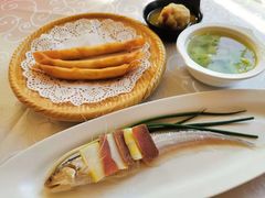 -新镇江酒家(南京西路店)