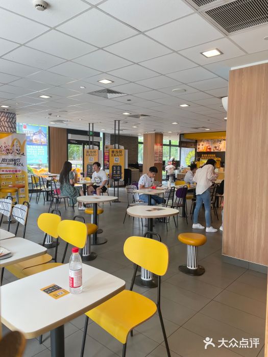 麦当劳(杭州萧山京港国际店)大堂图片