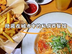 -Rabbit Cafe私房西餐甜点咖啡(栖霞路店)