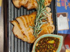 街头烤猪颈肉-泰妃殿(武汉首店)