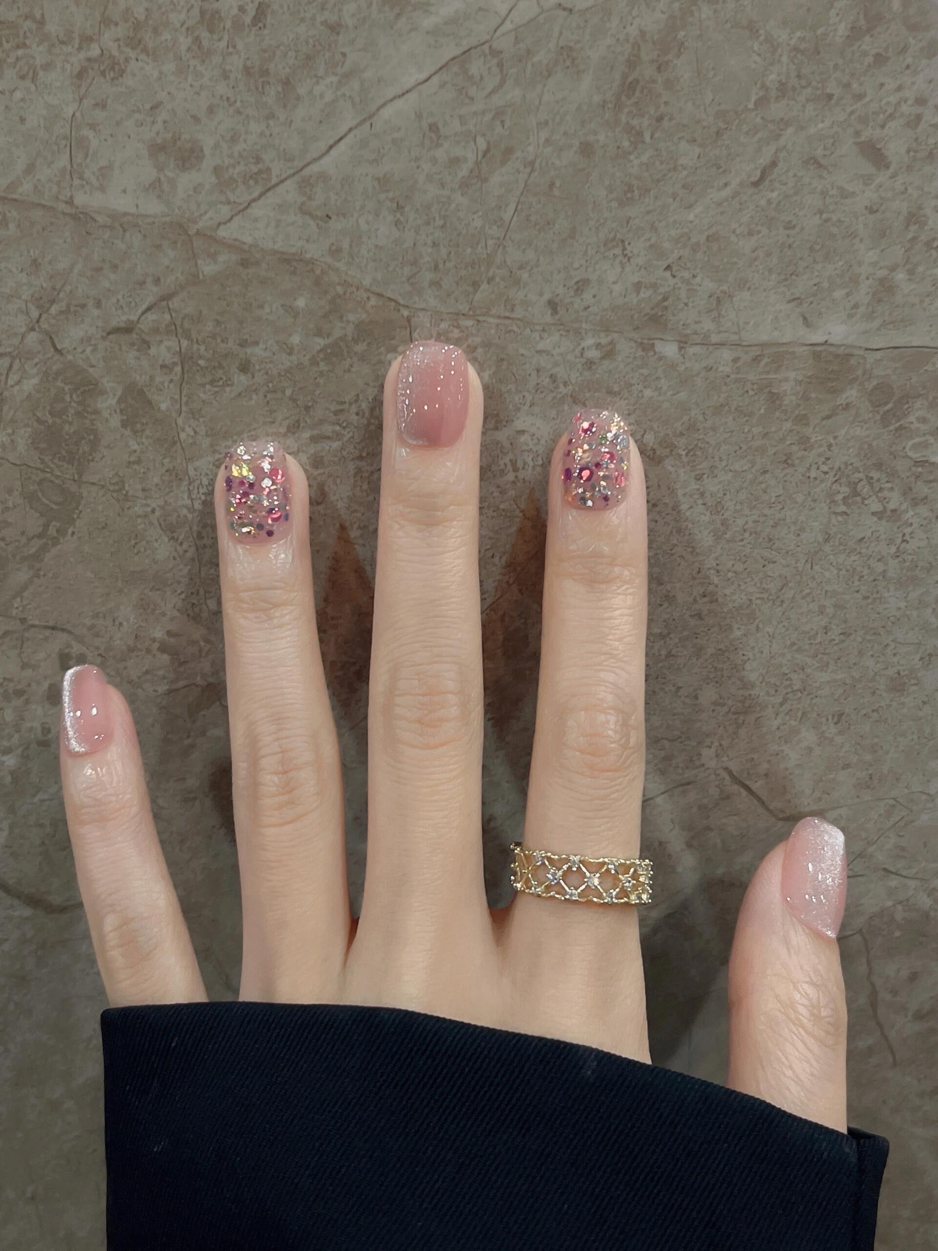 公主风粉色猫眼晶石美甲