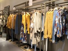 -URBAN REVIVO(济南领秀城贵和购物中心店)