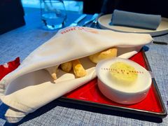 餐前面包配黄油-弦月窗LUNETTE BY AMANDA(复兴路店)