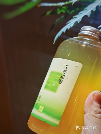 奈雪上新了！龙井知春一口喝下春天