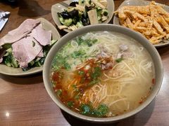 -亮亮面馆(经六路店)