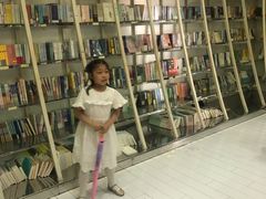 -钟书阁(松江泰晤士小镇店)