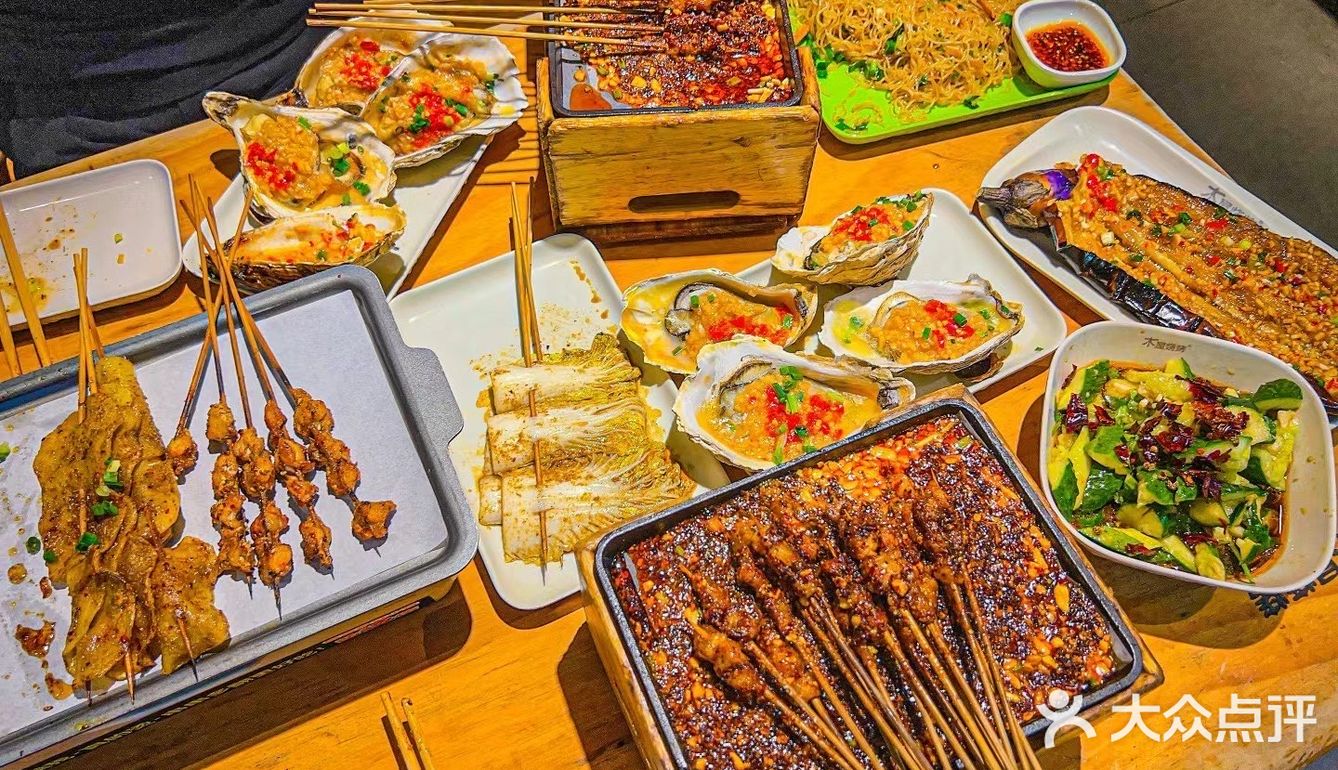 🫣来广州｜宵夜不来吃这家木屋烧烤你糊涂啊！