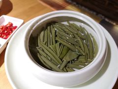 西湖莼菜-洪氏嗨捞·广东猪肚鸡·椰子鸡火锅(西咸万象城店)