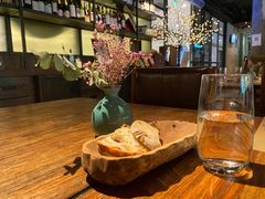 餐前面包-Carbon莫卡哆·意大利复古集市餐厅(杭州大厦店)