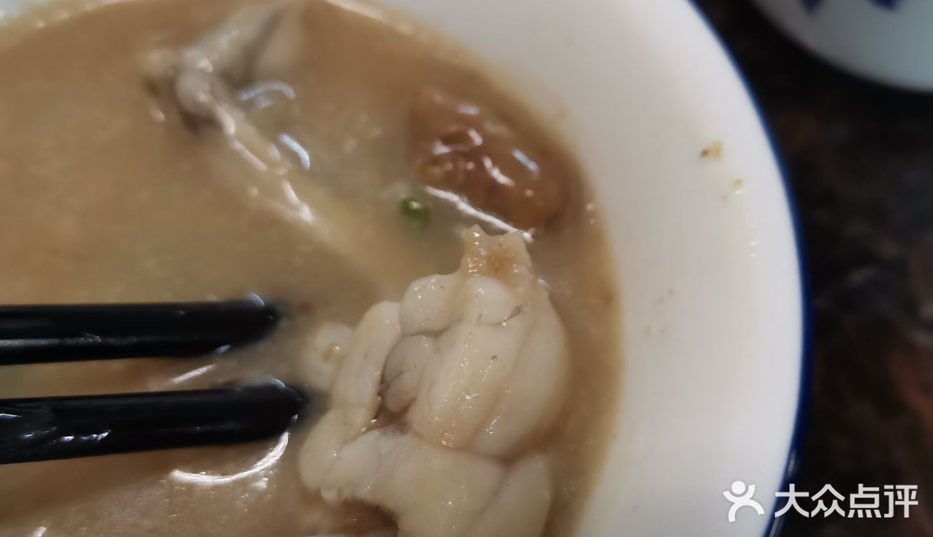 店里还有特制酱料蘸粥里的海鲜