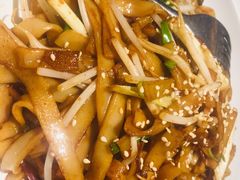 干炒牛河-汤城小厨•粤菜•靓汤(苏州街店)