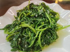 蒜泥茼蒿-龙泽园私房菜·地道南京味 ·招牌大鱼头(油坊桥店)