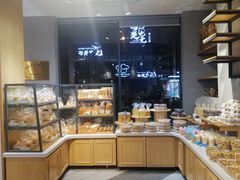 面包甜点陈列柜-大苹果面包生日蛋糕(创新店)