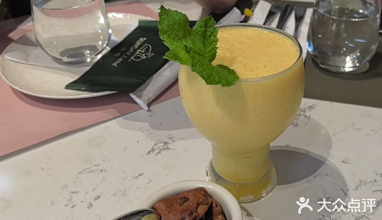 惠灵顿牛排^牛排简直是太好吃了，口感绝了，酥皮很香