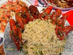 -肥小宝·金牌油焖大虾(襄阳龙虾地标店)