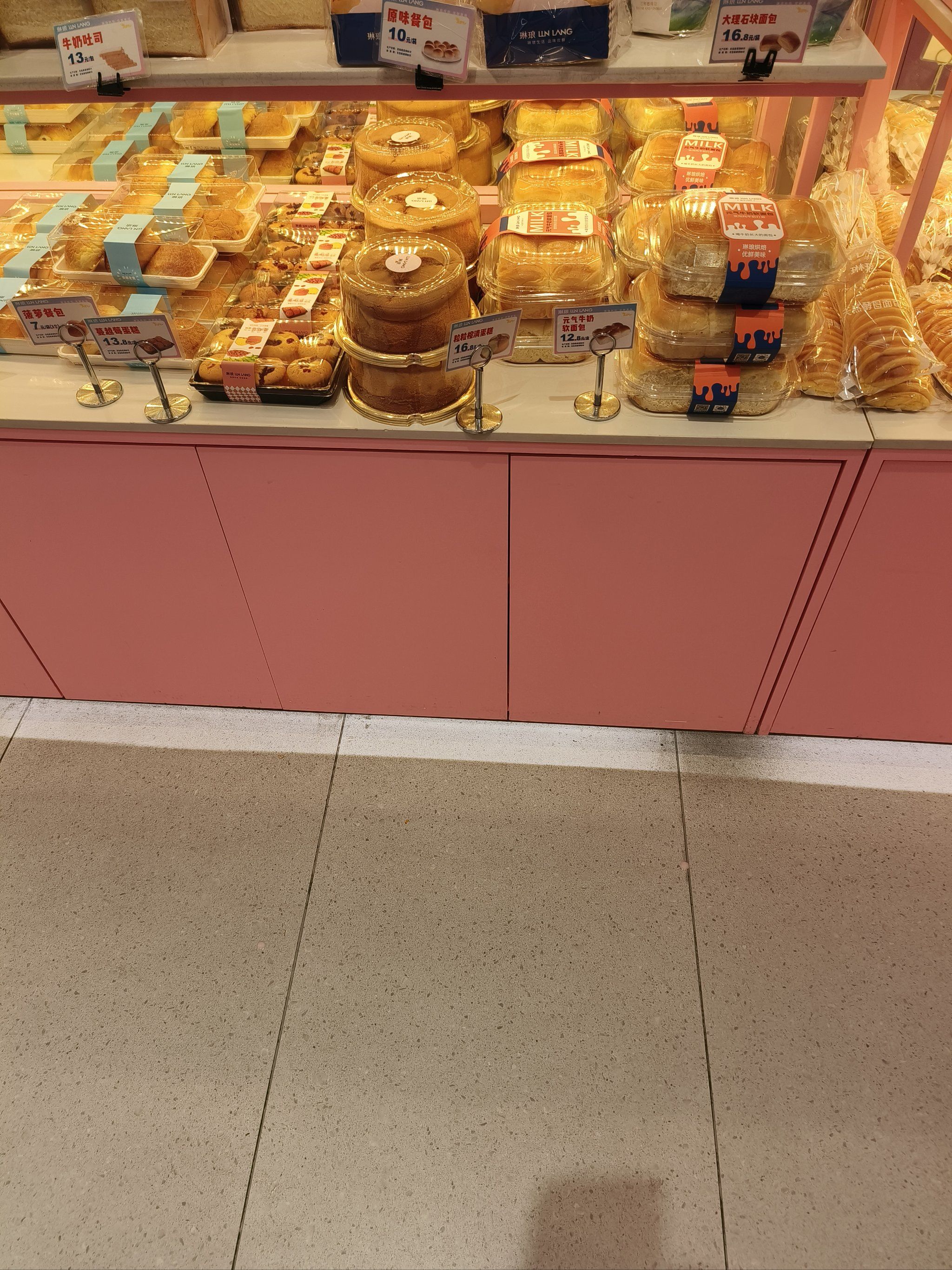 谁会不喜欢粉红色的面包店呢