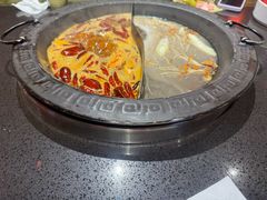 -宽板凳老灶火锅(台湾街店)