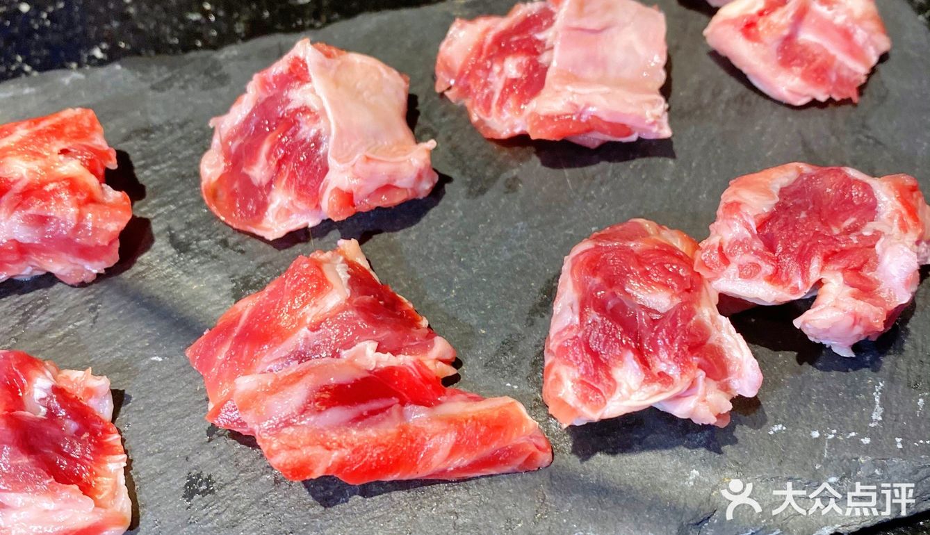 龙洞·灵与肉🌈| 不仅潮饮好喝 肉也好吃的 Ins烤肉店！💥