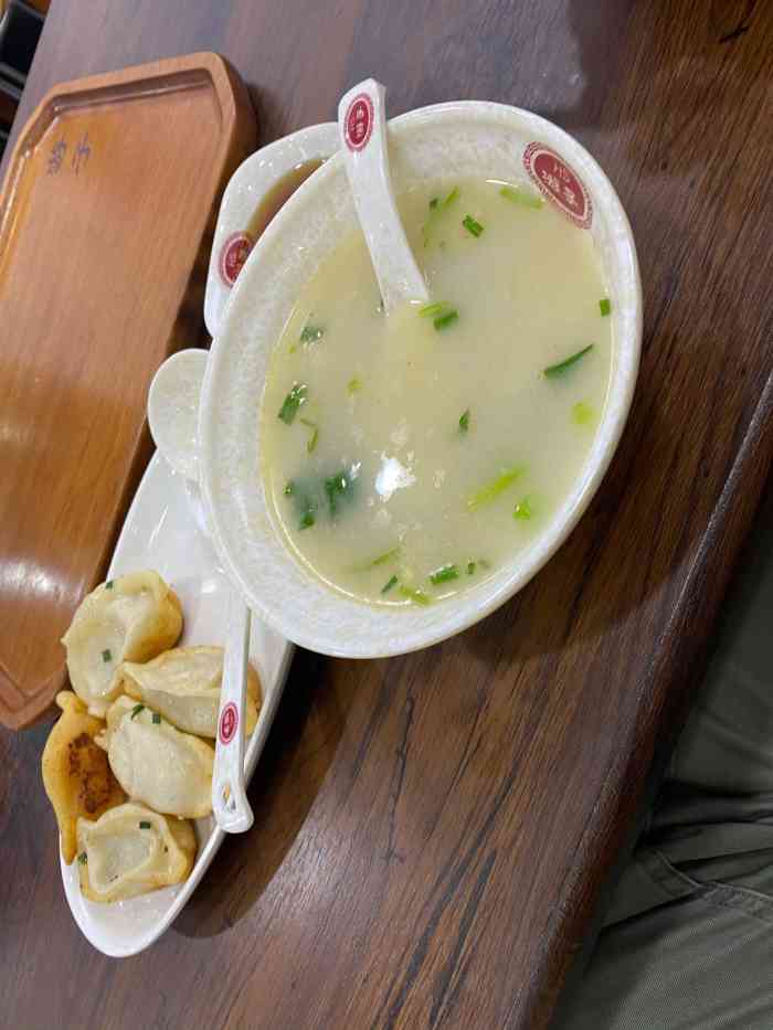 胡记·胡小柒锅贴游子老鸭粉丝汤(仙霞西路店)-"滋滋滋………香喷喷的